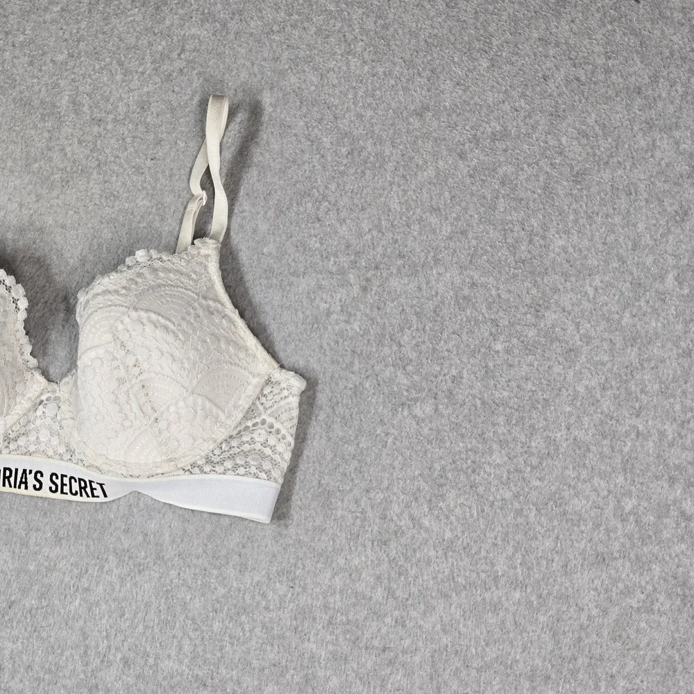 Victoria's Secret Women Bra 34B White Lightly Lined Underwired Lace Logo READ
